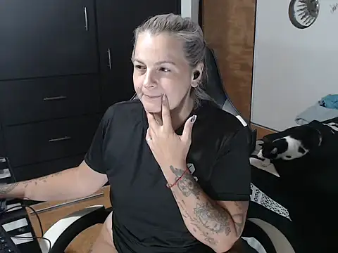 perlagoloza05 online show from 10-03-25, 03:20