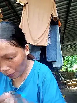 Snapshot of hanghuong chatting on 10-13-25, 02:46 hanghuong online show from 10-13-25, 02:46