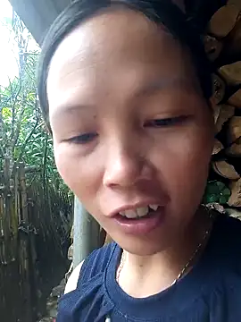 Snapshot of hanghuong chatting on 10-04-25, 12:12 hanghuong online show from 10-04-25, 12:12