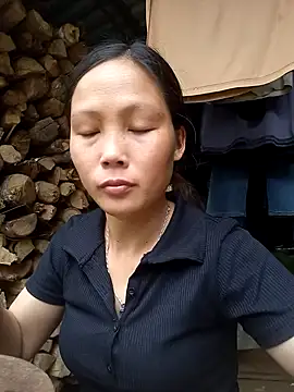 Snapshot of hanghuong chatting on 10-16-25, 01:25 hanghuong online show from 10-16-25, 01:25