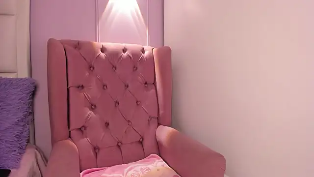 ZammyRossee online show from 12-18-25, 03:55