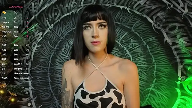 dahlia darkwood online show from 12-18-25, 05:34