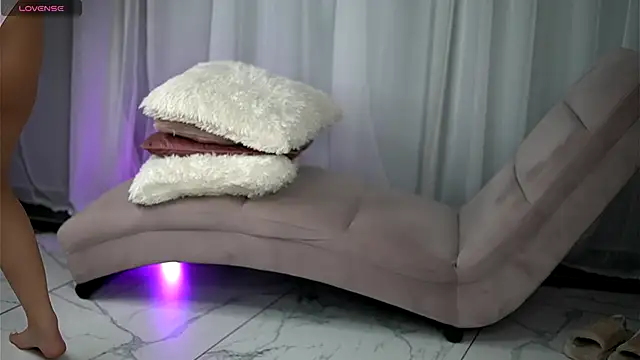 MysticLayla online show from 11-12-25, 04:49