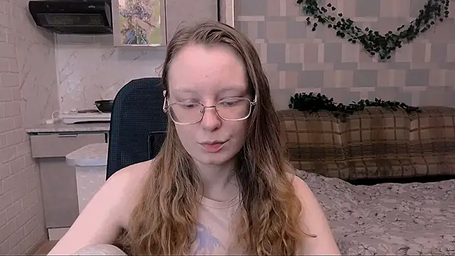 Snapshot of Meowewew chatting on 10-18-25, 02:41 Meowewew online show from 10-18-25, 02:41