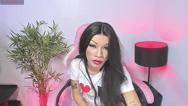 Snapshot of Shantal_Olivia chatting on 10-03-25, 01:23 Shantal Olivia online show from 10-03-25, 01:23