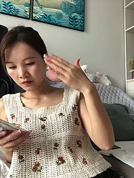 Snapshot of Mile-m chatting on 05-22-26, 07:17 Mile-m online show from 05-22-26, 07:17