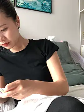 Snapshot of Mile-m chatting on 05-25-26, 06:56 Mile-m online show from 05-25-26, 06:56