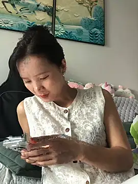 Snapshot of Mile-m chatting on 06-03-26, 03:51 Mile-m online show from 06-03-26, 03:51