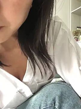 Snapshot of Mile-m chatting on 06-05-26, 02:16 Mile-m online show from 06-05-26, 02:16