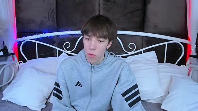 Snapshot of MarkBranston chatting on 02-05-26, 03:41 MarkBranston online show from 02-05-26, 03:41