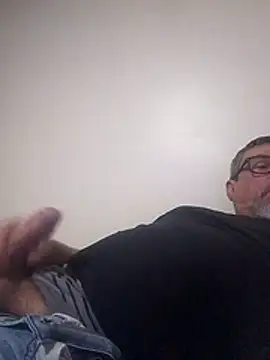 Snapshot of bozocwb chatting on 10-31-25, 02:30 bozocwb online show from 10-31-25, 02:30