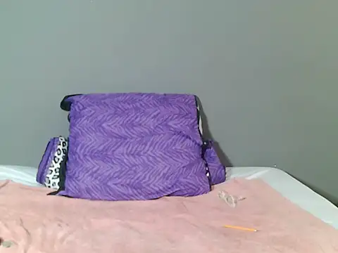 Snapshot of BoobsBae04 chatting on 10-19-25, 05:48 BoobsBae04 online show from 10-19-25, 05:48