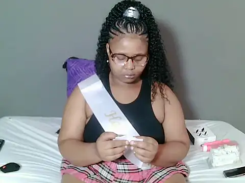 Snapshot of BoobsBae04 chatting on 10-20-25, 07:58 BoobsBae04 online show from 10-20-25, 07:58