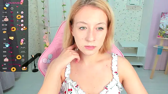 Snapshot of Emma_Garcias chatting on 10-18-25, 11:56 Emma Garcias online show from 10-18-25, 11:56