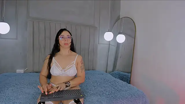 Snapshot of ROSA_PINKY chatting on 10-05-25, 01:18 ROSA PINKY online show from 10-05-25, 01:18