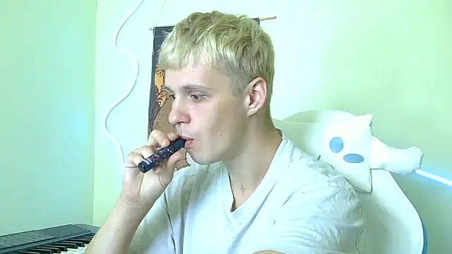 Snapshot of _Timmy_Boy_ chatting on 10-05-25, 11:12  Timmy Boy  online show from 10-05-25, 11:12