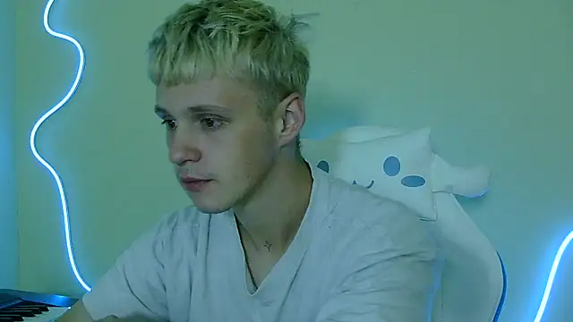 Snapshot of _Timmy_Boy_ chatting on 10-08-25, 12:01  Timmy Boy  online show from 10-08-25, 12:01