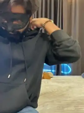 vickyandtania online show from 12-22-25, 05:13