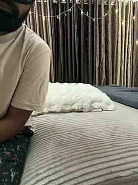 vickyandtania online show from 04-21-26, 04:57