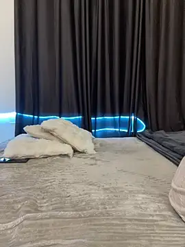 vickyandtania online show from 01-13-26, 04:33