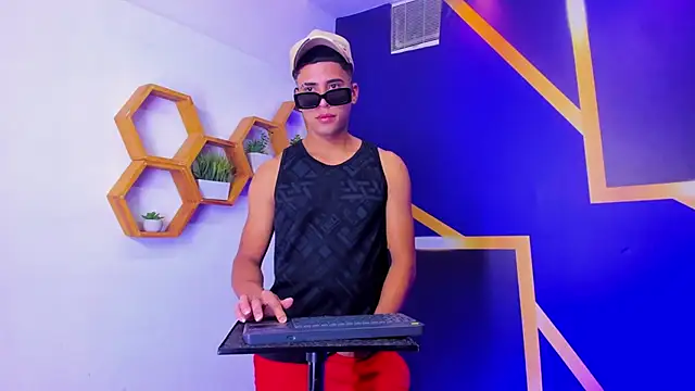 Snapshot of Play_boys_Hot2 chatting on 10-14-25, 01:01 Play boys Hot2 online show from 10-14-25, 01:01