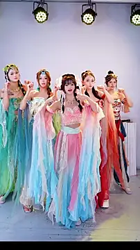 Snapshot of HuangGuan-888 chatting on 10-04-25, 04:30 HuangGuan-888 online show from 10-04-25, 04:30
