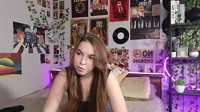 Snapshot of ToniaRoehr chatting on 10-15-25, 08:17 ToniaRoehr online show from 10-15-25, 08:17