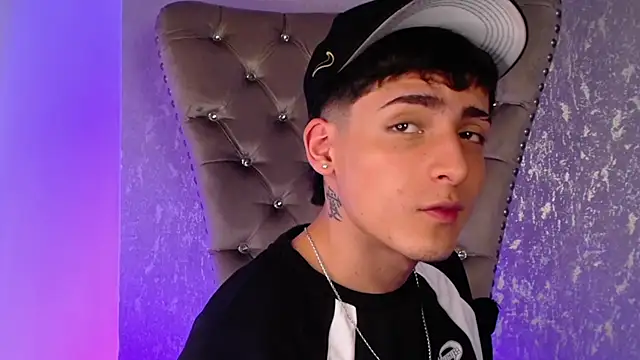 Snapshot of MateoMitchell chatting on 11-04-25, 04:38 MateoMitchell online show from 11-04-25, 04:38