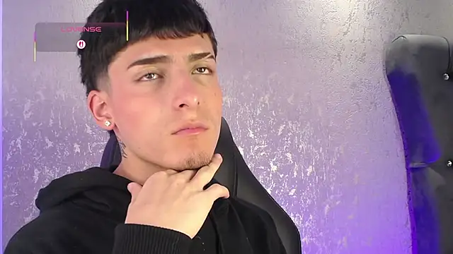 Snapshot of MateoMitchell chatting on 12-01-25, 03:40 MateoMitchell online show from 12-01-25, 03:40