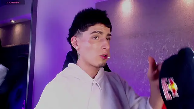 MateoMitchell online show from 04-12-26, 04:49