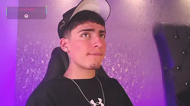 Snapshot of MateoMitchell chatting on 11-25-25, 05:30 MateoMitchell online show from 11-25-25, 05:30