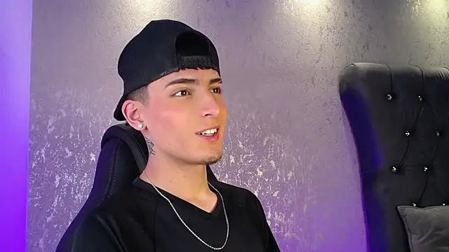 Snapshot of MateoMitchell chatting on 11-26-25, 04:56 MateoMitchell online show from 11-26-25, 04:56