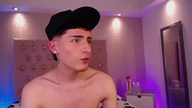 Snapshot of MateoMitchell chatting on 11-11-25, 09:31 MateoMitchell online show from 11-11-25, 09:31