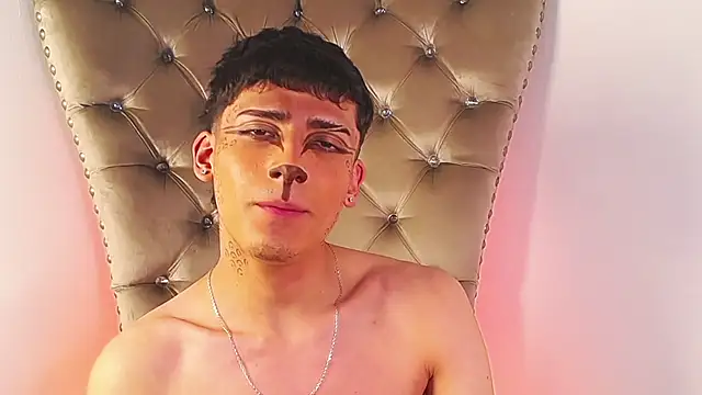 Snapshot of MateoMitchell chatting on 10-27-25, 05:08 MateoMitchell online show from 10-27-25, 05:08