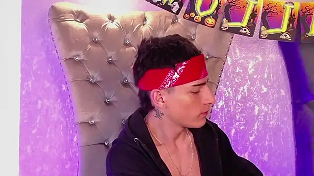 Snapshot of MateoMitchell chatting on 10-19-25, 05:10 MateoMitchell online show from 10-19-25, 05:10