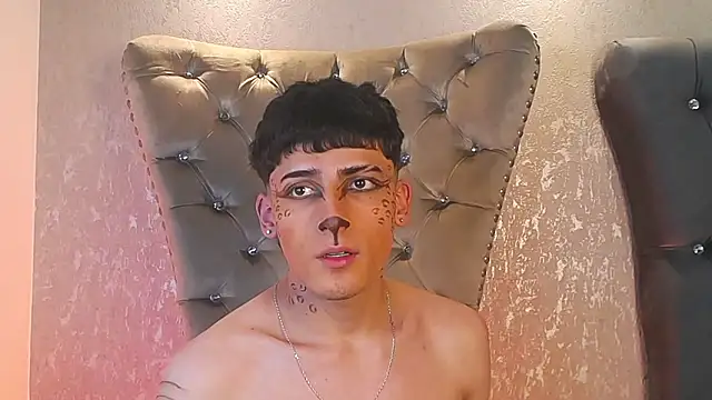 Snapshot of MateoMitchell chatting on 10-24-25, 05:28 MateoMitchell online show from 10-24-25, 05:28