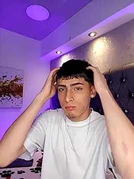 Snapshot of MateoMitchell chatting on 11-14-25, 04:38 MateoMitchell online show from 11-14-25, 04:38