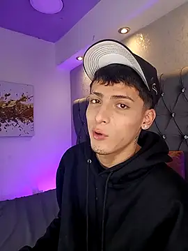 Snapshot of MateoMitchell chatting on 11-15-25, 04:38 MateoMitchell online show from 11-15-25, 04:38