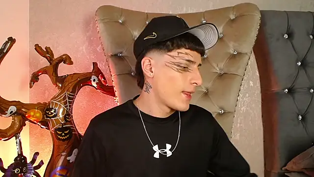 Snapshot of MateoMitchell chatting on 10-31-25, 05:26 MateoMitchell online show from 10-31-25, 05:26