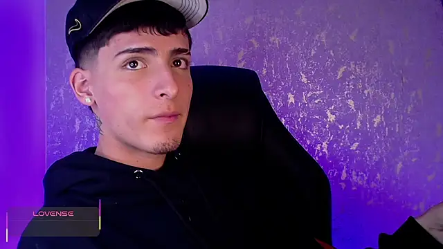 Snapshot of MateoMitchell chatting on 11-18-25, 04:27 MateoMitchell online show from 11-18-25, 04:27