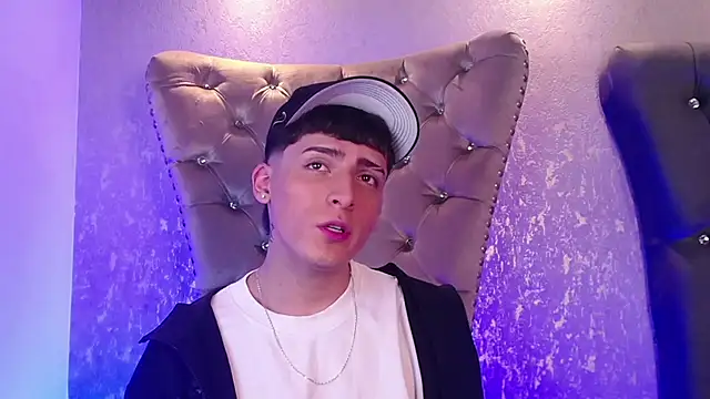 Snapshot of MateoMitchell chatting on 10-22-25, 04:56 MateoMitchell online show from 10-22-25, 04:56