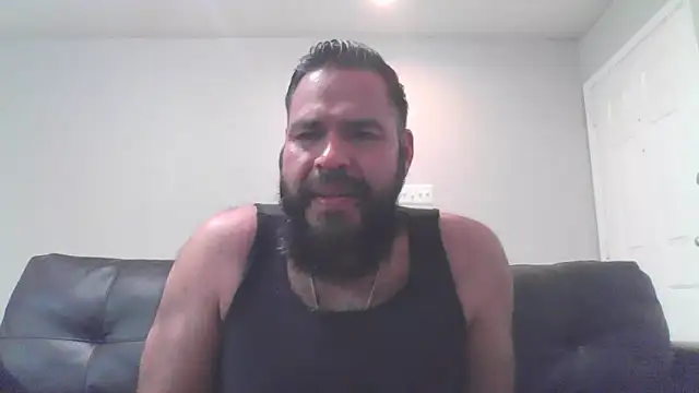 Snapshot of BigJohnBear39 chatting on 10-18-25, 05:09 BigJohnBear39 online show from 10-18-25, 05:09