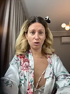 AvaMaddisson online show from 11-08-25, 03:43