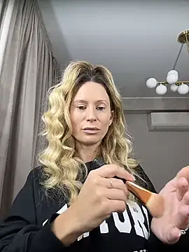 AvaMaddisson online show from 10-24-25, 03:16