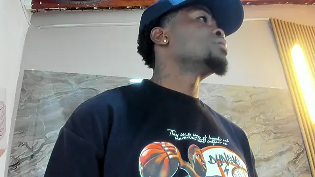 Snapshot of COMPTON_01 chatting on 10-20-25, 04:03 COMPTON 01 online show from 10-20-25, 04:03