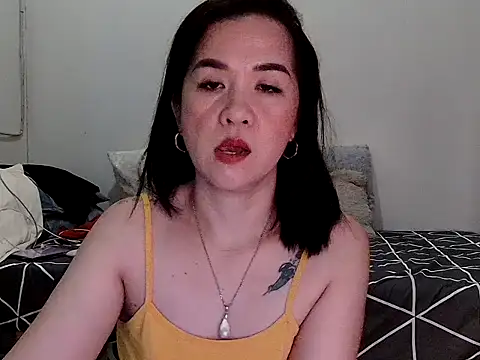 Snapshot of KissHott chatting on 04-28-26, 08:08 KissHott online show from 04-28-26, 08:08
