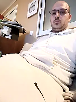 Snapshot of arksex32 chatting on 05-08-26, 03:54 arksex32 online show from 05-08-26, 03:54