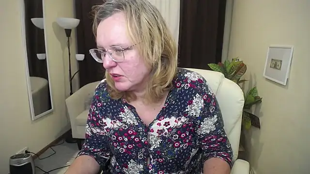 VestaWoody online show from 11-15-25, 01:15