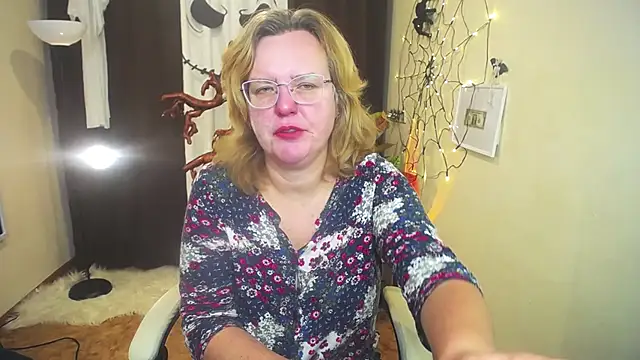 VestaWoody online show from 10-18-25, 06:15