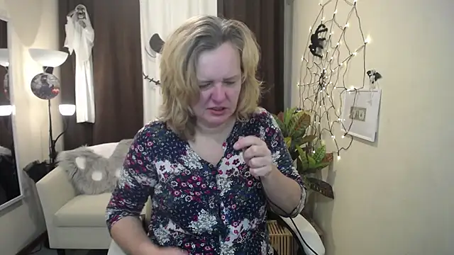 VestaWoody online show from 10-29-25, 06:56